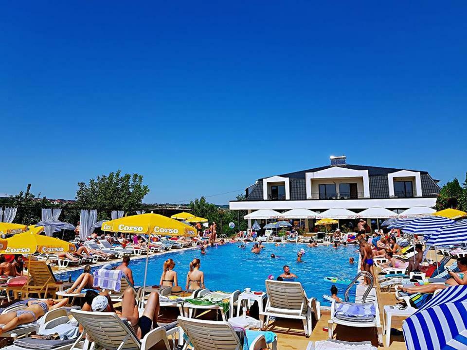 Complex Eos Hotell Valea Lupului  Eksteriør bilde